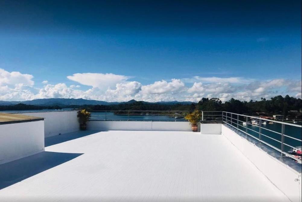 Apartamentos View, Calle Del Malecon Frente Al Lago Guatape Ngoại thất bức ảnh